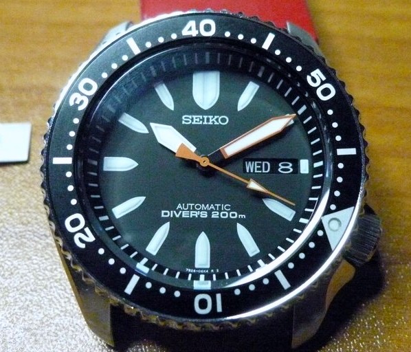 Are there any other Seikos with the black day/date wheel other than the BM  and FrankenM? | WatchUSeek Watch Forums
